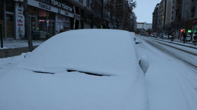 Van'da eğitime bir gün ara