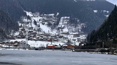 Göl buz tuttu! Eşsiz manzara oluştu