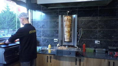 Ruhsat yok iş yeri yok hijyen yok: Evlerinde döner yapıp satıyorlar!