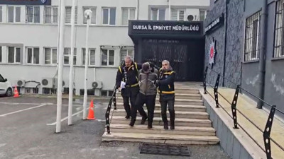 Önce çaldı, sonra bıçaklayarak öldürdü