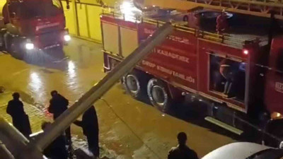 Bartın'da şömineden düşen köz çatıyı yaktı