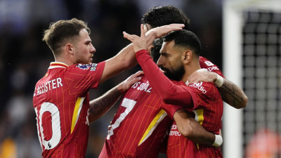 Liverpool zorlansa da kazanmayı bildi