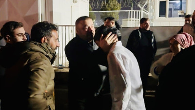 Tahliye edilen 2 kişi Güran ailesi tarafından karşılandı