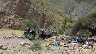 Bolivya'da otobüs uçuruma yuvarlandı: 31 kişi öldü