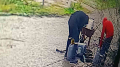 Pendik’te kimyasal madde dökümü iddiası! Çocuk parkının yanında