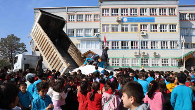 Taleplerini kırmadı! Başkan Öğrencilere bir kamyon hediye kar yolladı