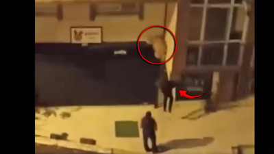 Şişli'de dükkânın duvarındaki oyuncak ayıyı çaldı