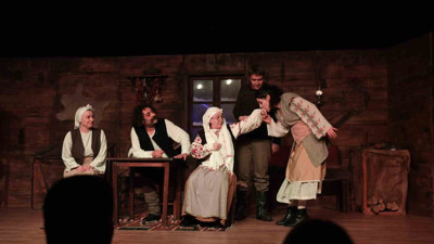 Yüzyıllık sürgün tiyatroya yansıdı