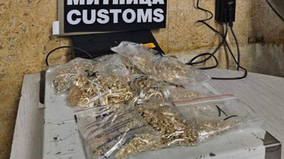 Belindeki şişlikten yakayı ele verdi!