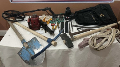 Van’da define avcıları jandarmaya yakalandı