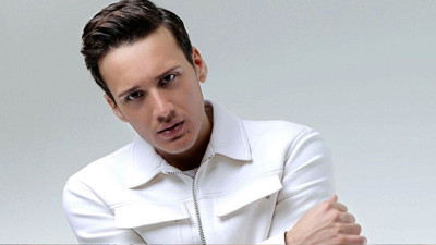 Ünlü şarkıcı kar yağışını görünce metroya bindi