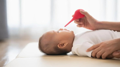 Bebeklerde burun akıntısı ne zaman ciddiye alınmalı? Uzmanlar anlatıyor