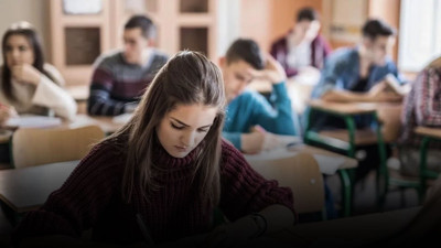 Okul yönetmeliğinde değişiklik! Bunu yapan derslere devam edemeyecek