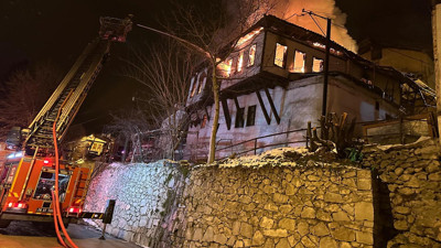 Safranbolu'da tarihi konak alevlere teslim oldu! 5 kişi hastaneye kaldırıldı