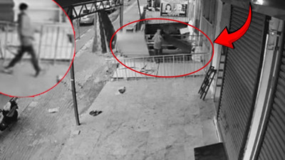 Ölümden saniyeyle kurtuldu! Rüzgarın devirdiği rafın altında kalacaktı..