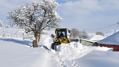 Karla mücadelede zorlu mesai