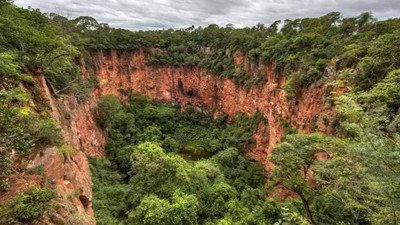 Böylesi ilk kez görüldü! Dev çukur onlarca evi yutmak üzere. Brezilya'da olağanüstü hal ilan edildi