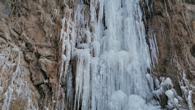 Amasya'da sıcaklık eksi 7'ye düştü: Su Atan ve Kaleköy şelalelerini buz tuttu