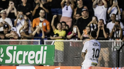 Neymar attığı golle rakip taraftarı çıldırttı