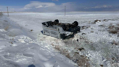 Bitlis'te feci kaza! Kamyonet şarampole uçtu