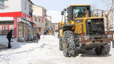 Bingöl'de kar hayatı felç etti!