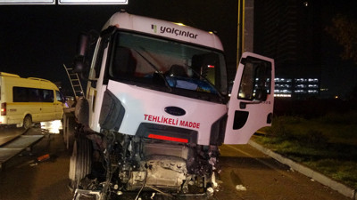 İzmir’de feci kaza! Mazot yüklü tanker karşı şeride geçti: Taksideki yolcu yaraladı