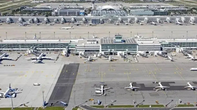 Havalimanında grev! Uçuşların yüzde 80'i askıya alındı