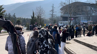 Teleferik arızalandı! Metrelerce kuyruk oluştu
