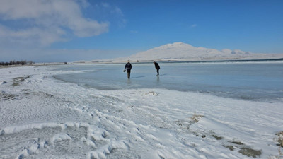 Sibirya soğukları Van Gölü’nü dondurdu