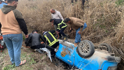 Taksi sürücüsünün feci ölümü! Araç kanala devrildi