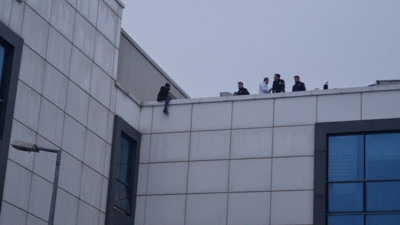 Hastane çatısında korku dolu onlar