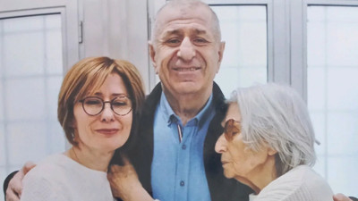 Ümit Özdağ, Silivri'de 42 günün nasıl geçtiğini anlattı! İşte annesi ve kardeşiyle çekilen fotoğrafın çarpıcı hikayesi...