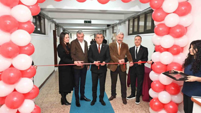 Aydın Lisesi’ne modern kütüphane
