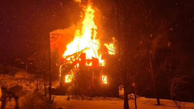 Gürcistan’daki tarihi camii yandı
