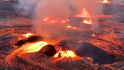 Tedirgin eden görüntü... Hawaii'de Kilauea Yanardağı yine lav püskürttü