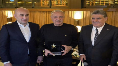 Serdal Adalı Hüseyin Yücel ile iftarda bir araya geldi