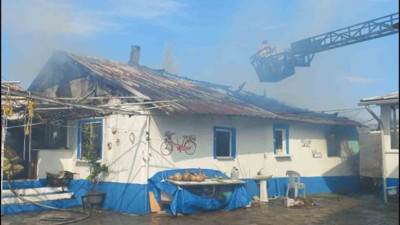 Gönen’de ahşap ev alevlere teslim oldu