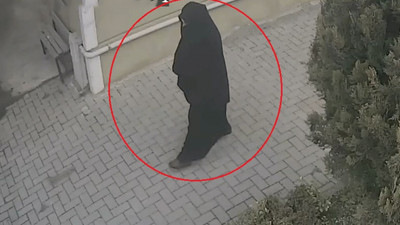 Böyle kardeş düşman başına! Çarşaf giyip ablasının altın zulasını patlattı