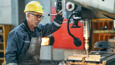 Her çalışan emeklinin aylığı kesilir mi?