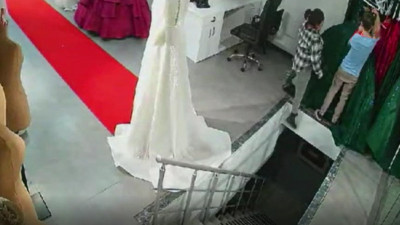 İşe başladı kırılmadık yeri kalmadı! Gelinlik dükkânında akıl almaz olay