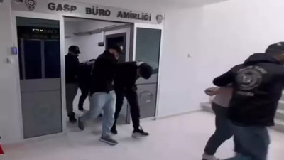 Korsan taksiyi gasbeden şüphelilere tutuklama