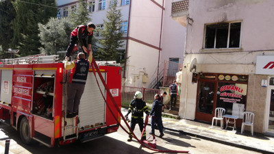 2 katlı ev yandı 1 kişi yaralandı