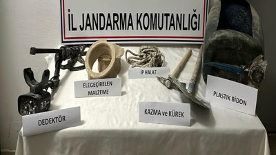 Defineciler mağarada suçüstü yakalandı