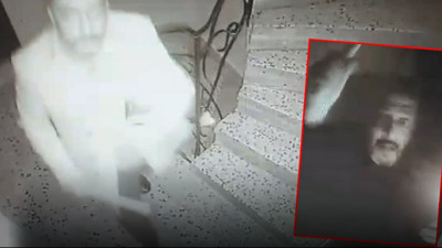 Komşu terörü kamerada... Kapısına mermi bırakıp tehdit etti!