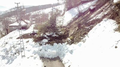 Heyelanda kapanan köy yolu ulaşıma açıldı