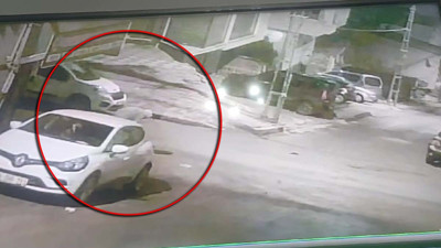 Akıllara durgunluk veren hırsızlık! Rögar kapağından girdiler