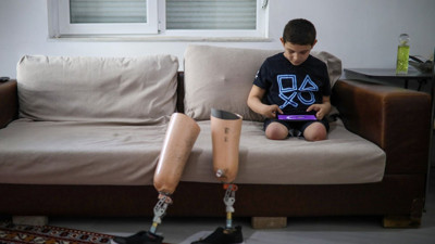 Bacakları olmayan Aras'ın protez borcuna icra işlemi. Bu kadar vicdansızlık olmaz!