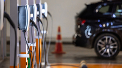 Elektrikli araç sahiplerinin elini kolunu bağlayan zorunluluk kaldırıldı