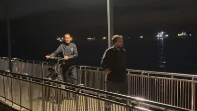 Bakırköy'de bisiklet süren şahıs denize düştü