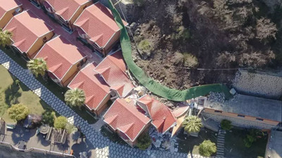 Artvin'de bir heyelan daha! Duvar çöktü: 1 kişi yaralı